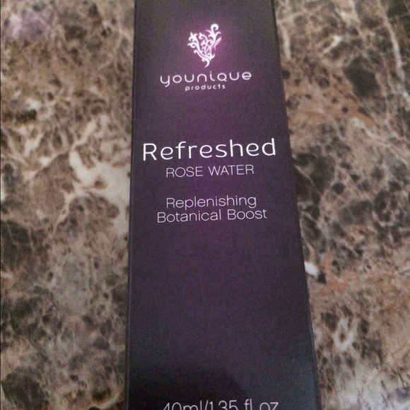 Refresh rose water - Younique