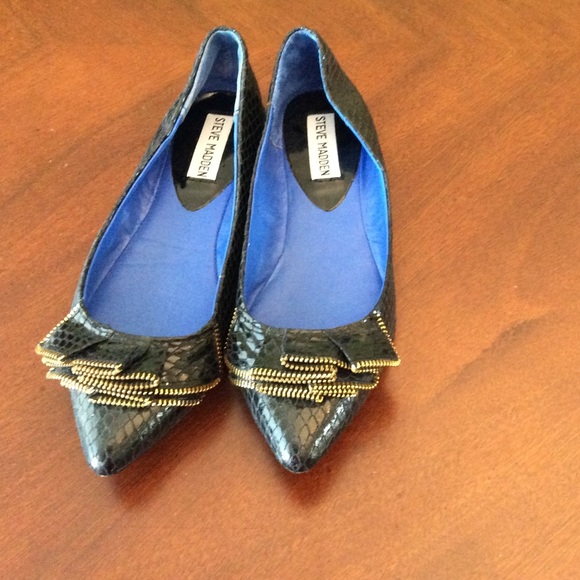 Zipper Ruffle Flats by Steve Madden - Picture 2 of 3