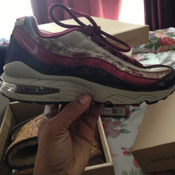 Sneakers - Picture 4 of 4