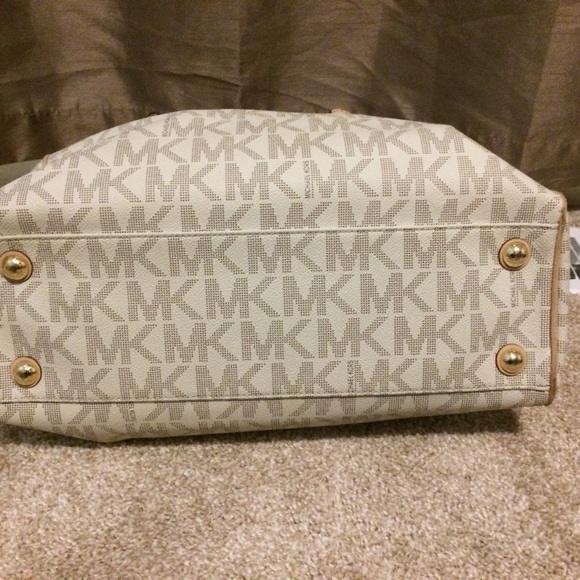 ❌Sold:Authentic MK Jet Set Work Tote❌ - Picture 4 of 4
