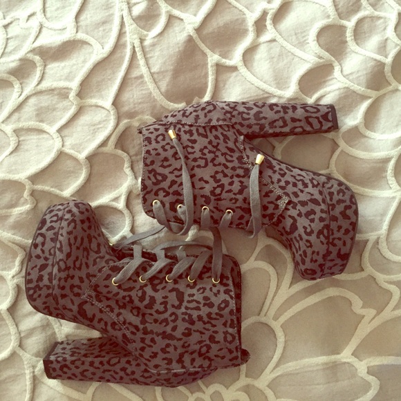 Gray leopard booties