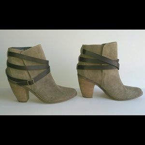 DV Dolce Vita Suede Booties Sz 8.5