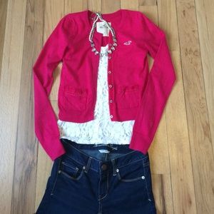 Dark fuchsia pink cropped sweater with ruffles