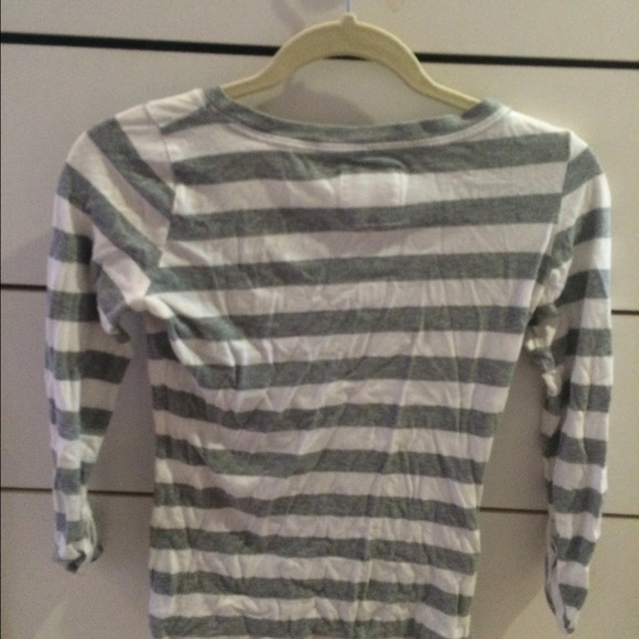 3/4 sleeved Ambercombie and Fitch shirt - Picture 2 of 3