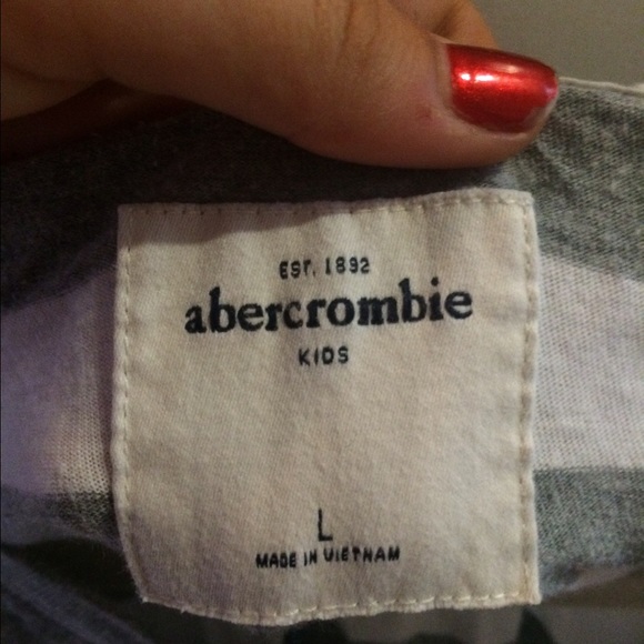 3/4 sleeved Ambercombie and Fitch shirt - Picture 3 of 3