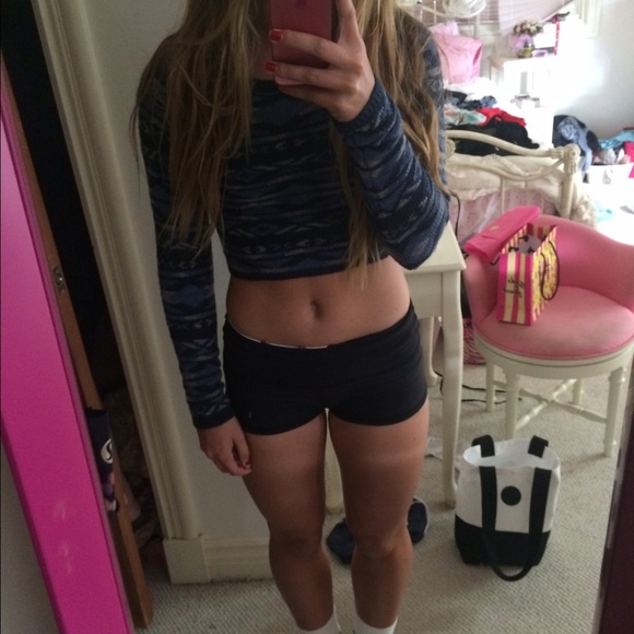 Brand new blue Aztec print cropped sweater - Picture 4 of 4