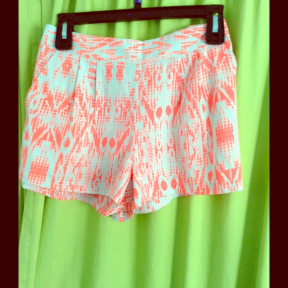 NWOT grey and orange XS tribal print shorts