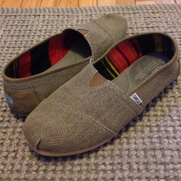 Classic Toms. Mens size 12.