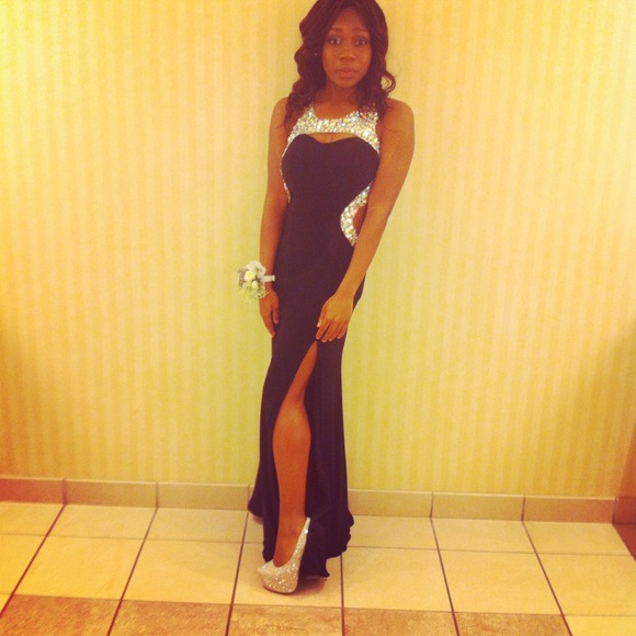 Black jewel in-crested prom dress - Picture 4 of 4