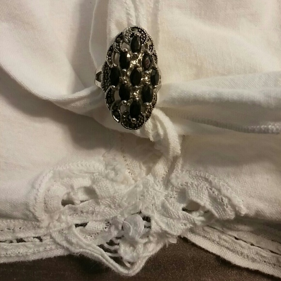 Ring - Picture 3 of 3