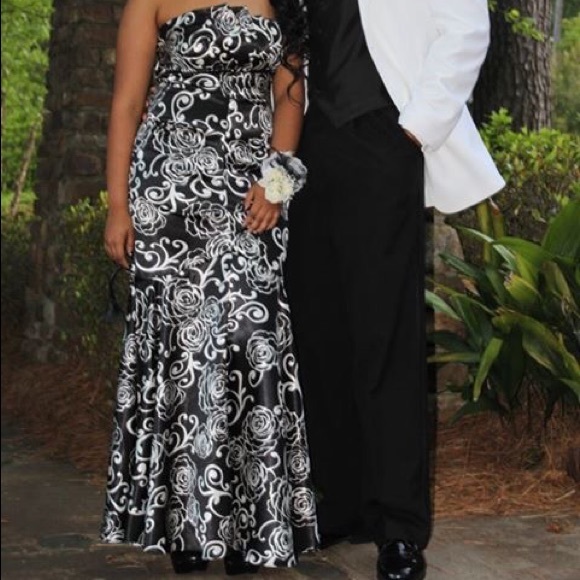 Prom Dress - Picture 2 of 3