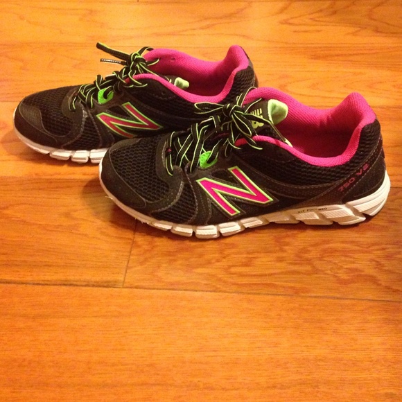 NB running tennis shoes
