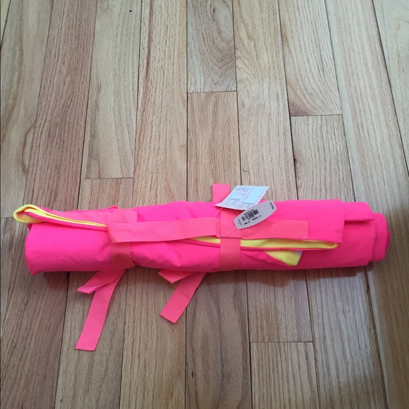 ❌❌SOLD❌❌Victoria secret floor sheet - Picture 2 of 4