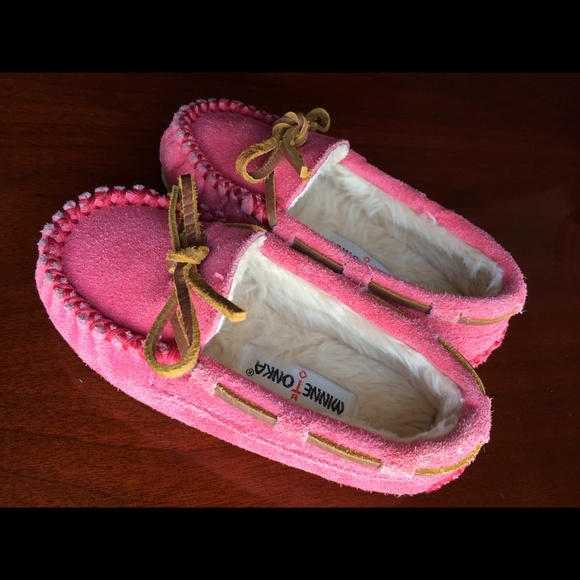 Minnetonka Shoes - SOLD Minnetonka moccasin slippers/shoes. Minnetonka Shoes - SOLD Minnetonka moccasin slippers/shoes.