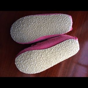 Minnetonka Shoes - SOLD Minnetonka moccasin slippers/shoes. Minnetonka Shoes - SOLD Minnetonka moccasin slippers/shoes.