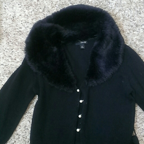 Sweater with fur collar