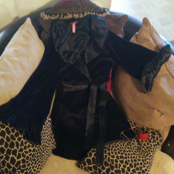 BETSY JOHNSON INTIMATES (ROBE)