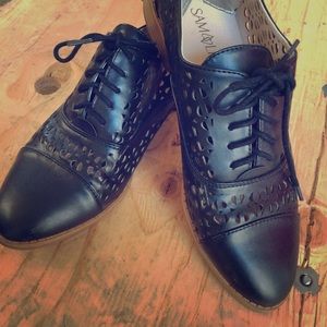 Size 8 Sam & Libby oxfords black