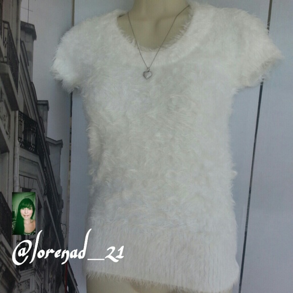 @lorenad_21 Tops - Beautiful Eyelash Top