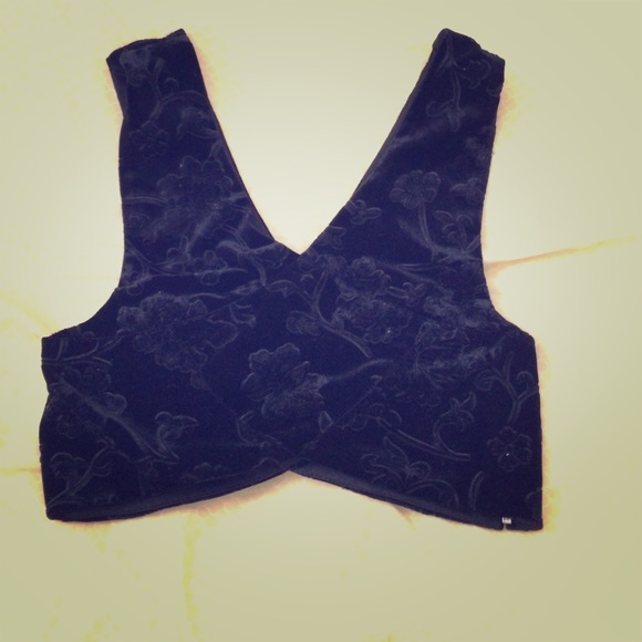 Black velvet crop top - Picture 1 of 3