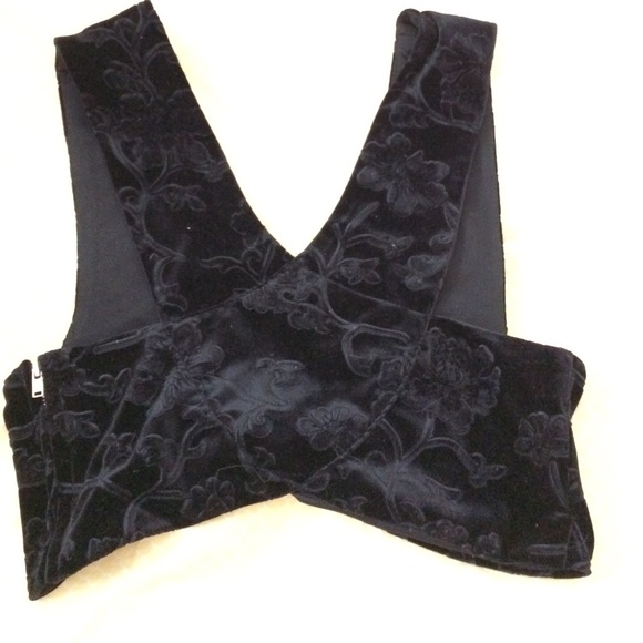 Black velvet crop top - Picture 2 of 3