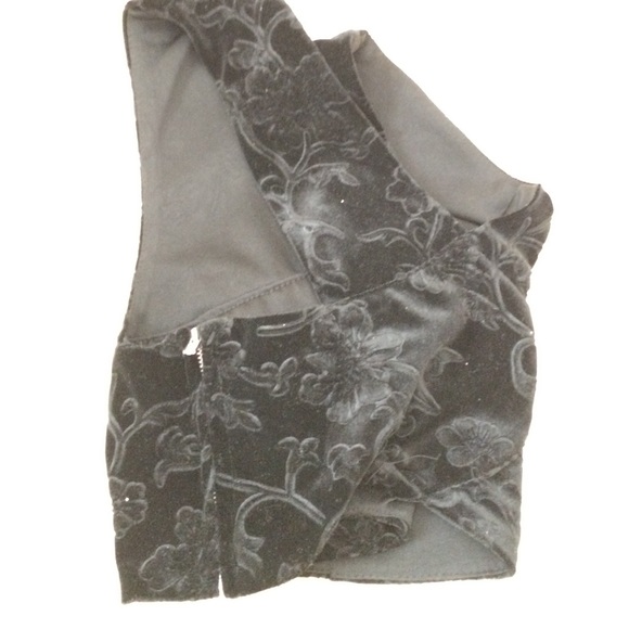 Black velvet crop top - Picture 3 of 3