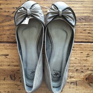Gray/brown flats