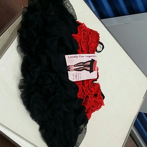 Red Ruffle Petticoat - Picture 2 of 4