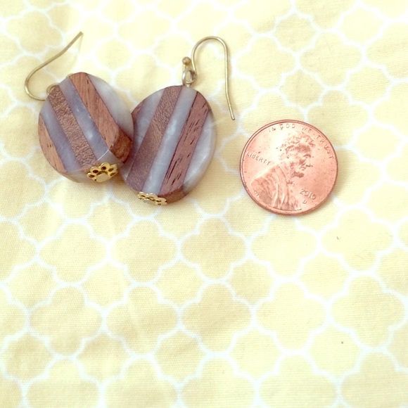 wooden pattern earring - Picture 1 of 1