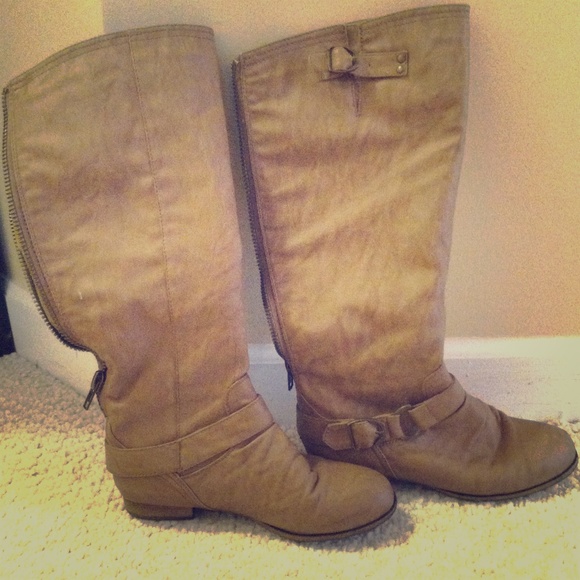 Light brown boots.
