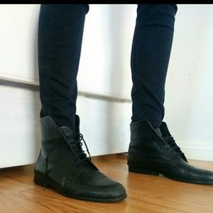 Calf high minimalist black boot.chic.urban.