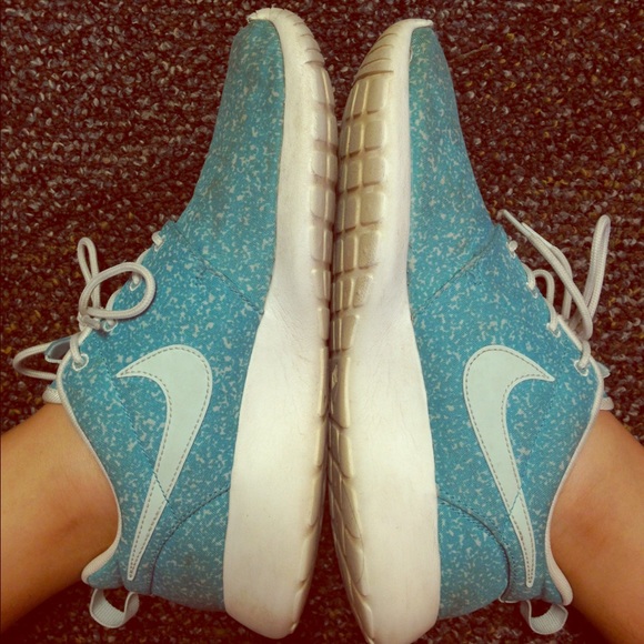 Nike Shoes - Nike light Blue Roshe Runs!!