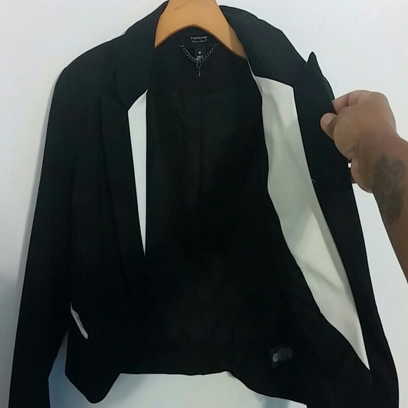 Blazer - Picture 2 of 4