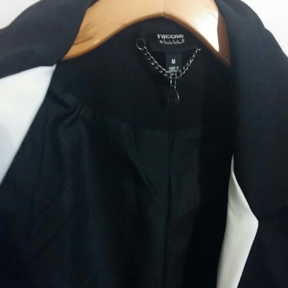 Blazer - Picture 3 of 4