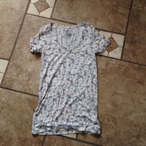 Daisy V-Neck