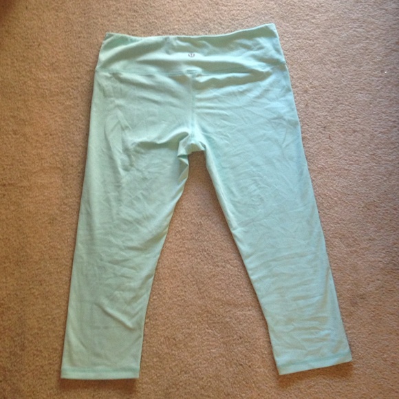 Lululemon wonder under crops 6