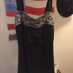 Very cute top with white design