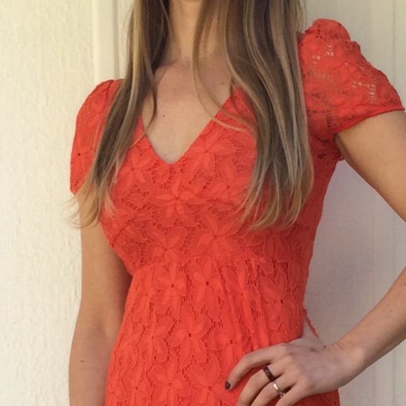 Lace dress - Picture 3 of 3