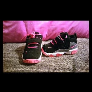 Toddler Nike tennis shoes