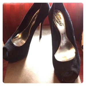 Black Sofia Gucci heels