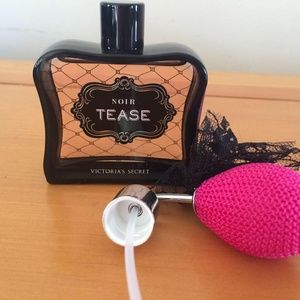 Victoria Secret Noir Tease perfume