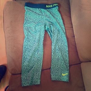 Nike pro dri-fit new spandex capris