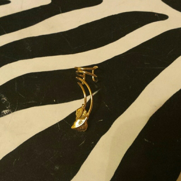 Ear cuff