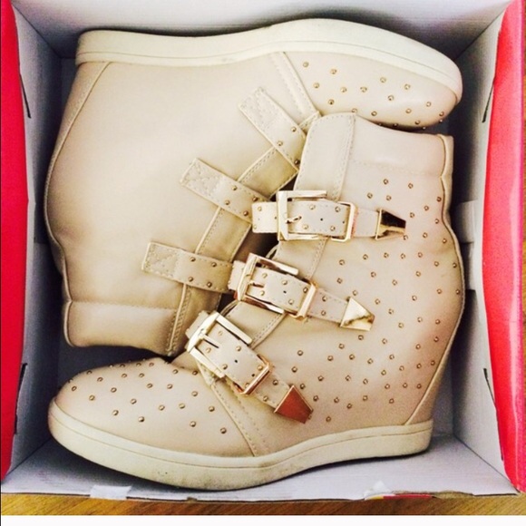 PERFECT SPRING WEDGE SNEAKERS