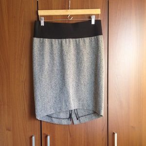 Liz Lange maternity high low skirt. Size XS