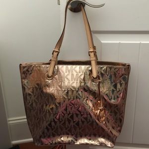 Authentic Michael Kors rose gold metallic purse.