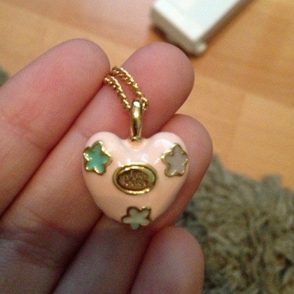 Joan rivers heart necklace