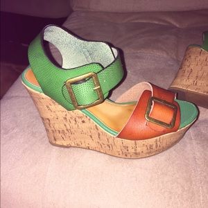 Green and brown wedges
