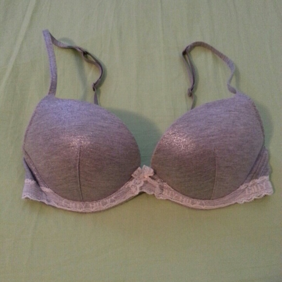 SOLD. NWT Gilly Hicks 34B push up