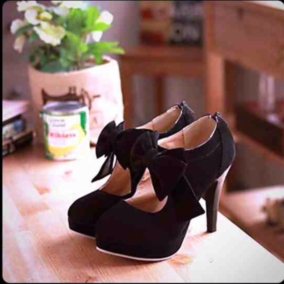 Black suede heels
